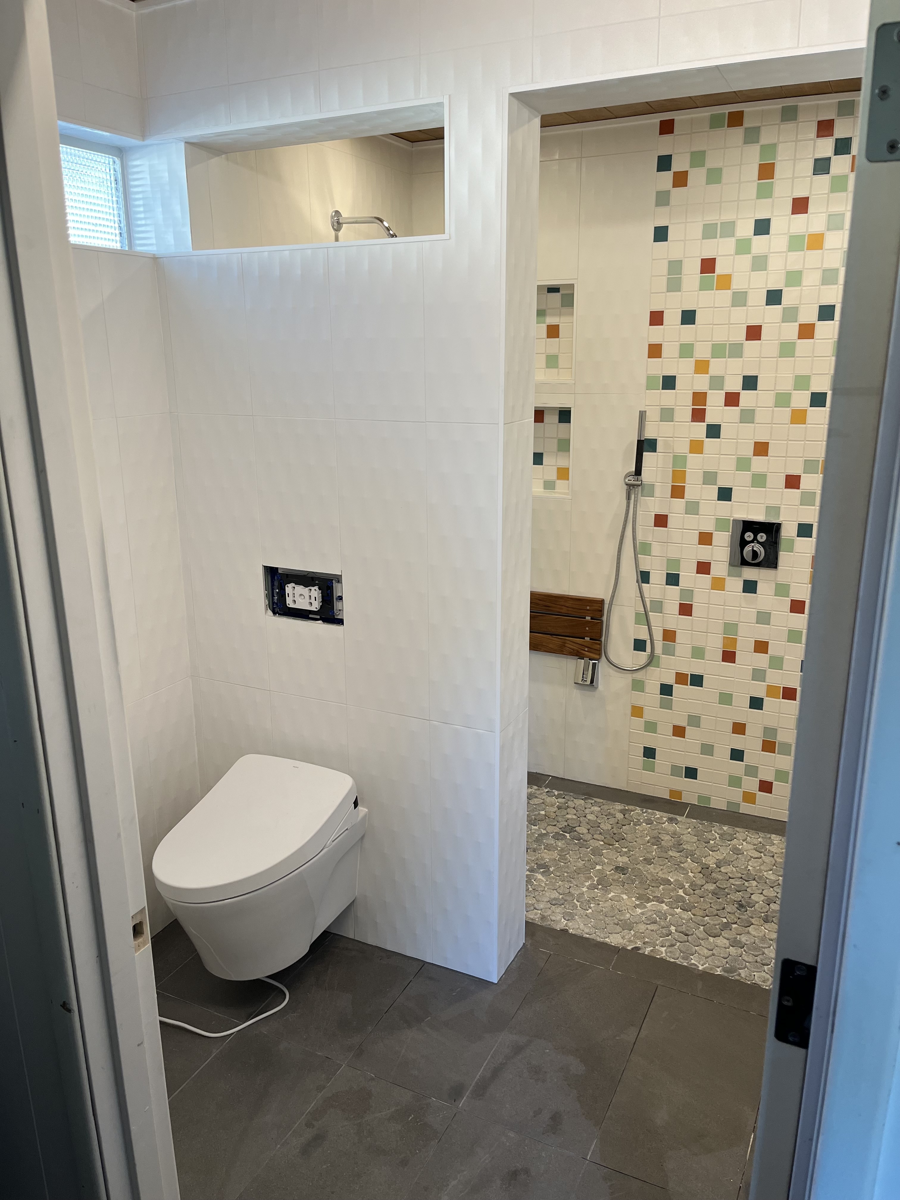 Colorful accessibility wet room